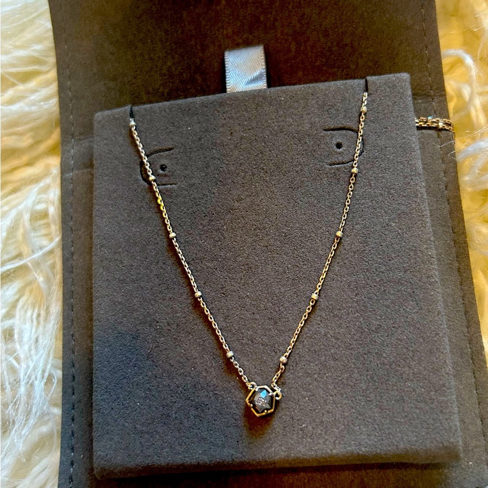 💗💗💗Kendra Scott beautiful necklace
